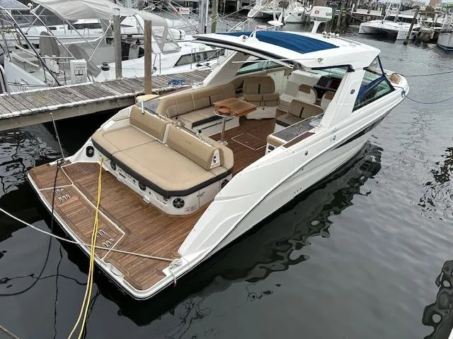 Slide: The Image of Sea Ray 400 SLX 2019 - 0