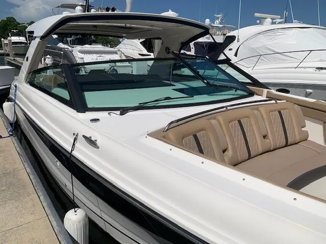 Slide: The Image of Sea Ray 400 SLX 2019 - 4