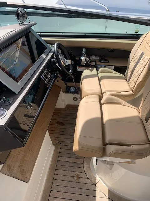 Slide: The Image of Sea Ray 400 SLX 2019 - 7