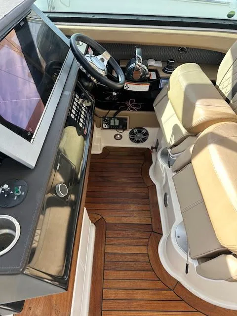 Slide: The Image of Sea Ray 400 SLX 2019 - 8