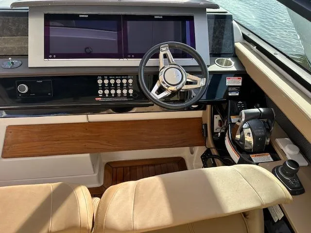 Slide: The Image of Sea Ray 400 SLX 2019 - 9