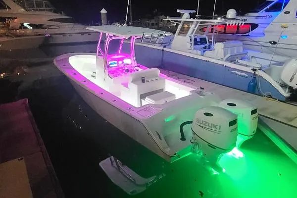 Slide: The Image of Front Runner 26 Center Console 2022 - 5