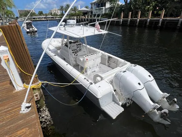 Slide: The Image of Intrepid 300 Center Console 2007 - 5