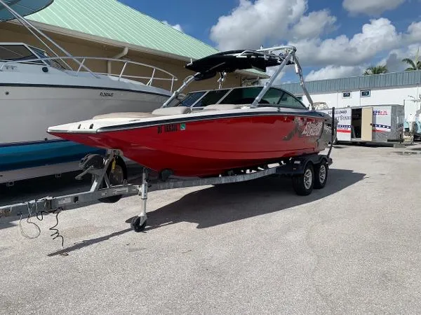Slide: The Image of MasterCraft MariStar 230 2009 - 0