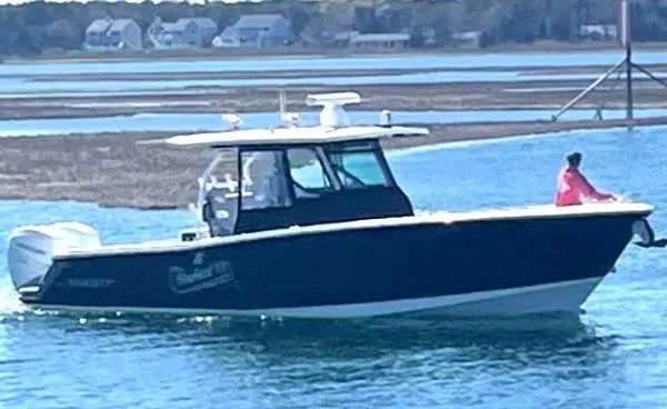 Slide: The Image of Blackfin 332 CC 2021 - 0