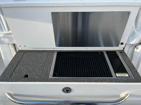 Slide: The Image of Boston Whaler 345 Conquest 2021 - 7