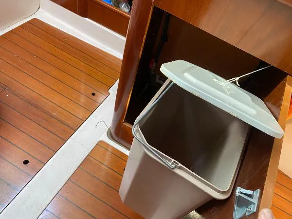 Slide: The Image of Beneteau 321 1996 - 11