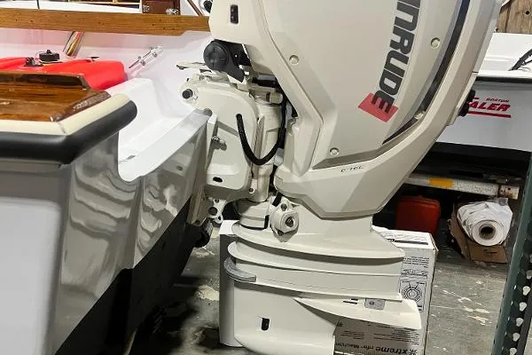 Slide: The Image of Boston Whaler Outrage 18 1984 - 1
