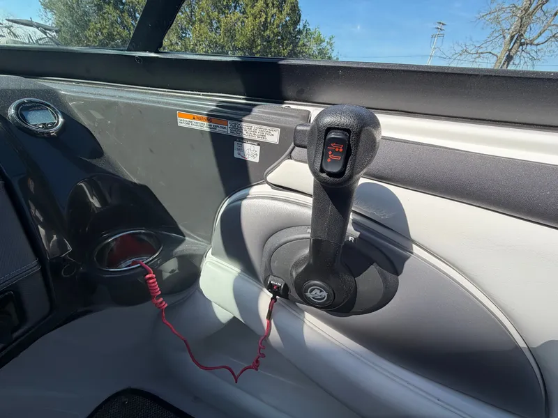 Slide: The Image of 2019 Monterey 224FS boat throttle control close-up. - 25