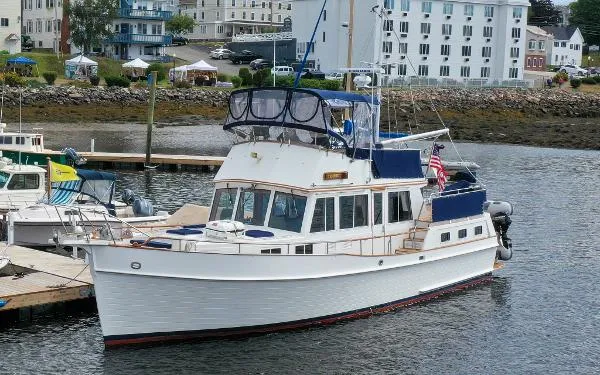 Slide: The Image of Grand Banks 42 Heritage Motor Yacht 1989 - 1