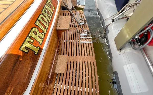 Slide: The Image of Grand Banks 42 Heritage Motor Yacht 1989 - 11