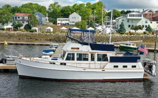 Slide: The Image of Grand Banks 42 Heritage Motor Yacht 1989 - 2