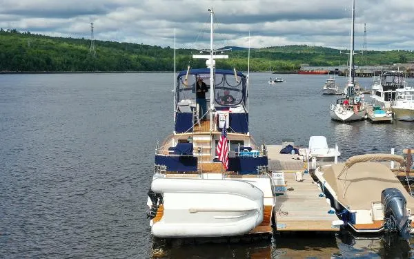 Slide: The Image of Grand Banks 42 Heritage Motor Yacht 1989 - 4