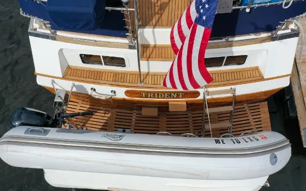 Slide: The Image of Grand Banks 42 Heritage Motor Yacht 1989 - 8