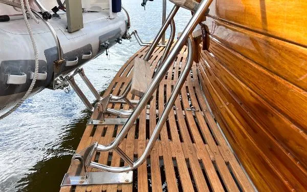 Slide: The Image of Grand Banks 42 Heritage Motor Yacht 1989 - 9