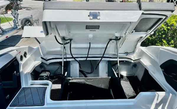 Slide: The Image of Monterey 275 Super Sport 2022 - 6