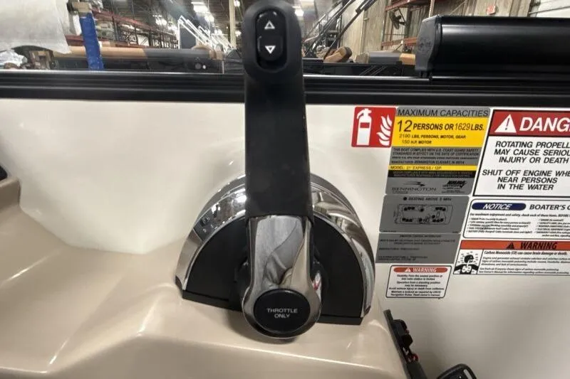 Slide: The Image of Throttle control of 2026 Bennington 22 SSRSE boat with capacity and safety warnings. - 12