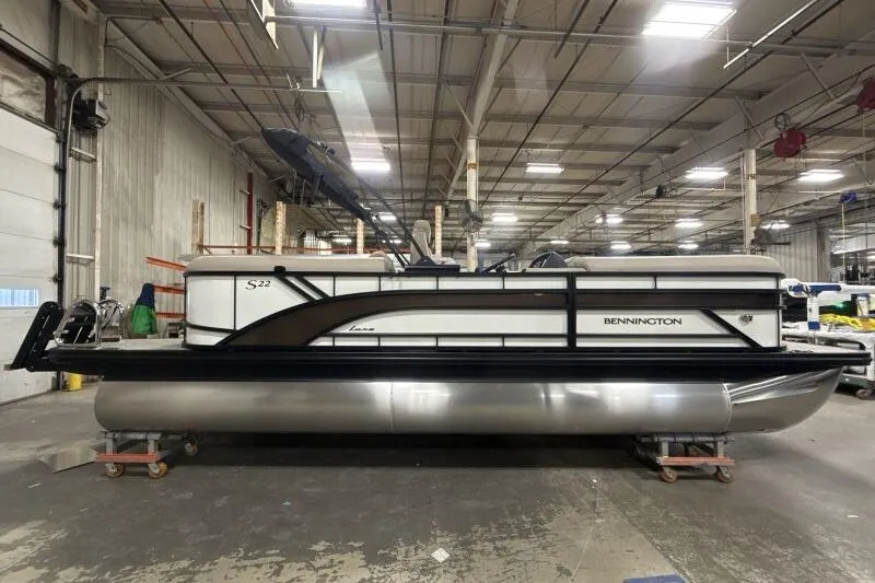 Slide: The Image of 2026 Bennington 22 SSRSE pontoon boat in a warehouse setting. - 4