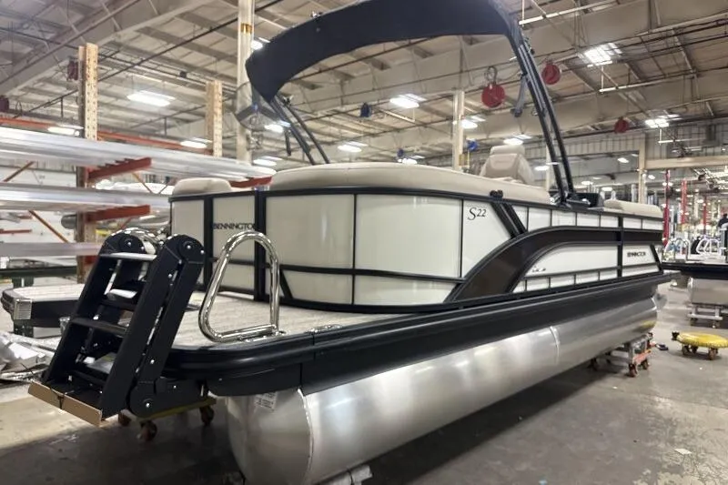 Slide: The Image of 2026 Bennington 22 SSRSE pontoon boat in a factory setting. - 5