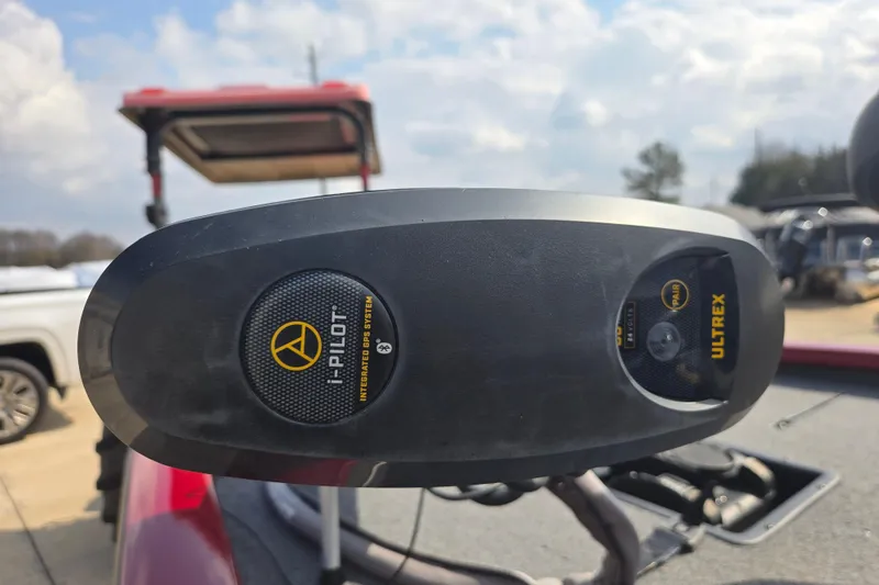 Slide: The Image of Trolling motor with i-Pilot system on 2021 Tracker Pro Team 195 TXW boat. - 13