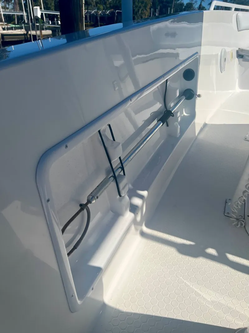 Slide: The Image of Interior view of a 2006 Concept 27 boat. - 22