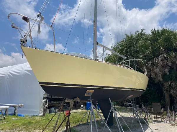 Slide: The Image of J Boats J 30 1982 - 1