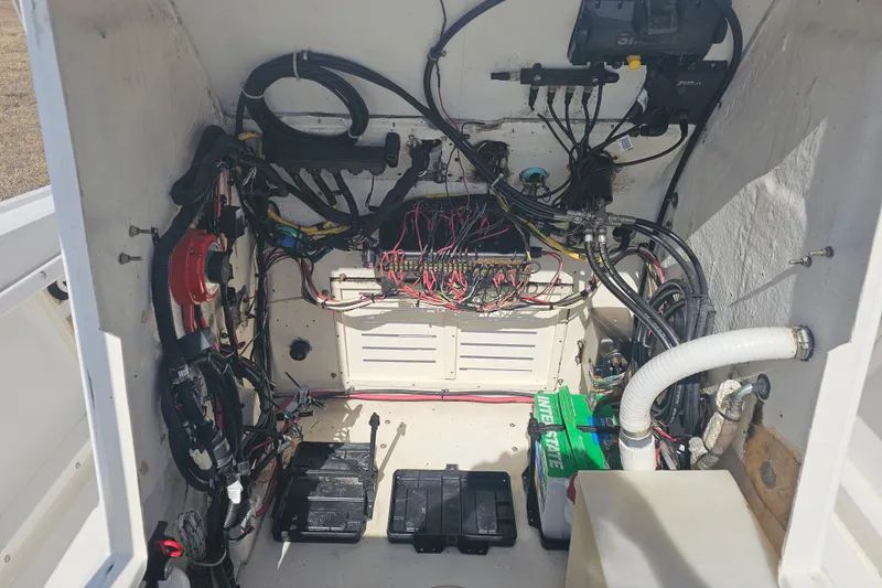Slide: The Image of 1996 Mako 231 Center Console boat wiring and battery compartment. - 51