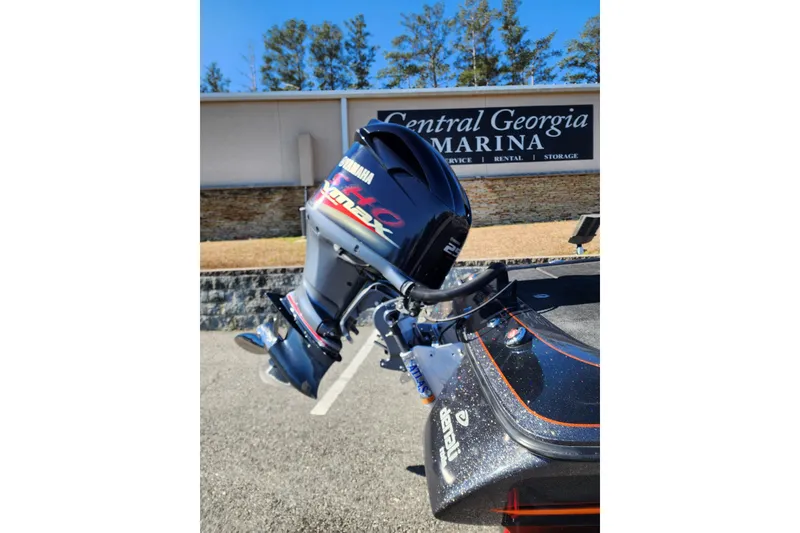 Slide: The Image of 2016 Skeeter FX20 boat with Yamaha motor at Central Georgia Marina. - 4