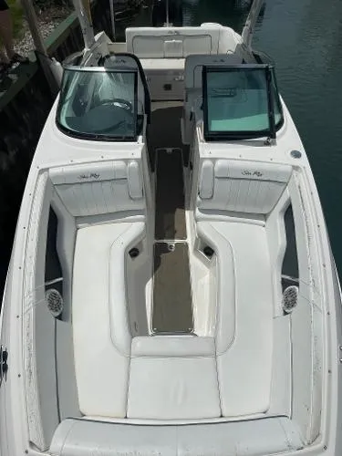 Slide: The Image of Sea Ray 240 Sundeck Outboard 2014 - 10