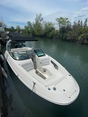Slide: The Image of Sea Ray 240 Sundeck Outboard 2014 - 2