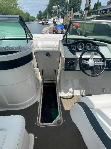 Slide: The Image of Sea Ray 240 Sundeck Outboard 2014 - 8