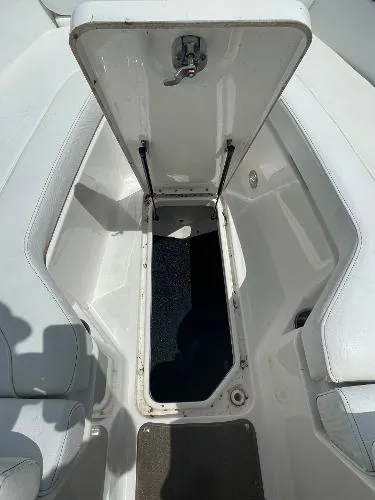 Slide: The Image of Sea Ray 240 Sundeck Outboard 2014 - 9