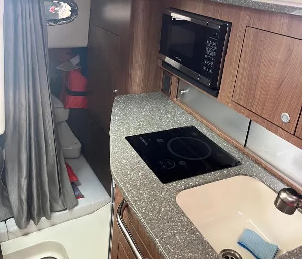 Slide: The Image of Boston Whaler 315 Conquest 2018 - 4