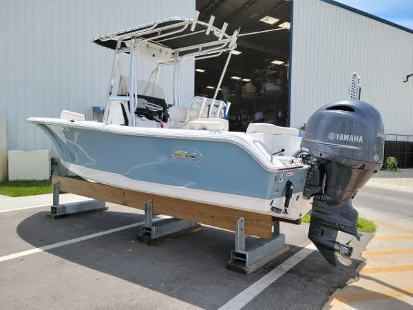 Slide: The Image of Sea Hunt Ultra 211 2020 - 1