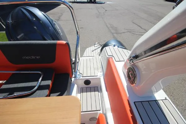 Slide: The Image of Zodiac Medline 7.5 NEO 300hp In Stock 2022 - 10