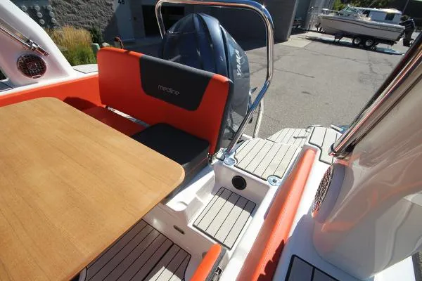 Slide: The Image of Zodiac Medline 7.5 NEO 300hp In Stock 2022 - 11