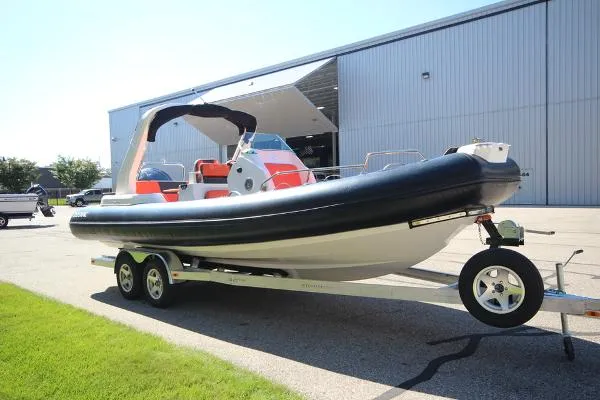 Slide: The Image of Zodiac Medline 7.5 NEO 300hp In Stock 2022 - 3