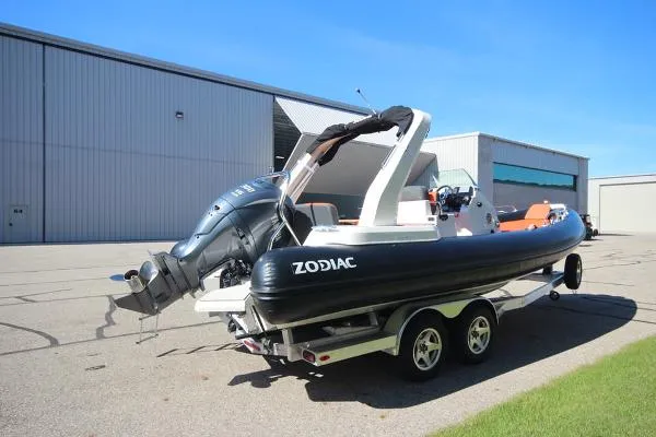 Slide: The Image of Zodiac Medline 7.5 NEO 300hp In Stock 2022 - 5