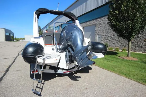 Slide: The Image of Zodiac Medline 7.5 NEO 300hp In Stock 2022 - 6