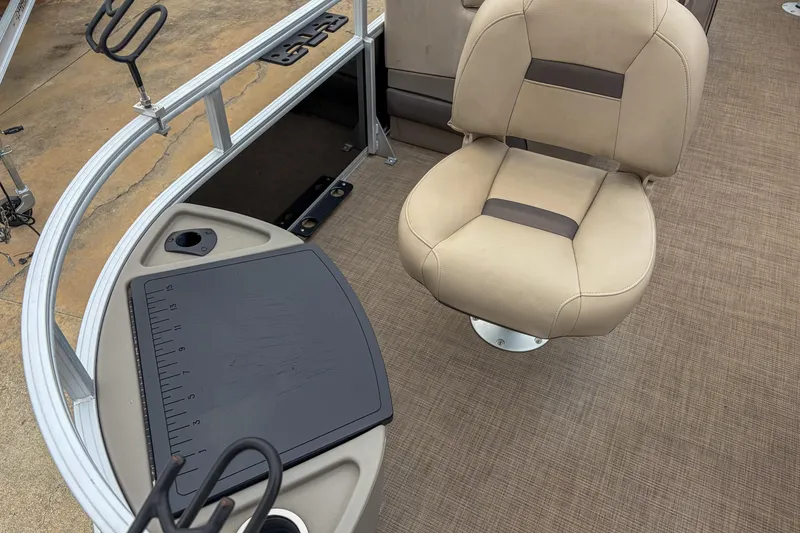 Slide: The Image of 2022 Sun Tracker Fishin' Barge 22 DLX with beige seating and fishing station. - 8