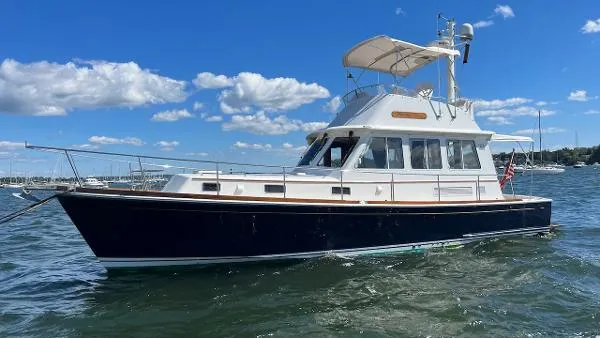 Slide: The Image of Grand Banks Eastbay 40 Flybridge 1997 - 6