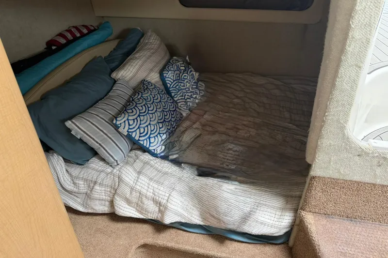 Slide: The Image of Cozy cabin interior of 2000 Bayliner 3055 Ciera Sunbridge with pillows and bedding. - 16