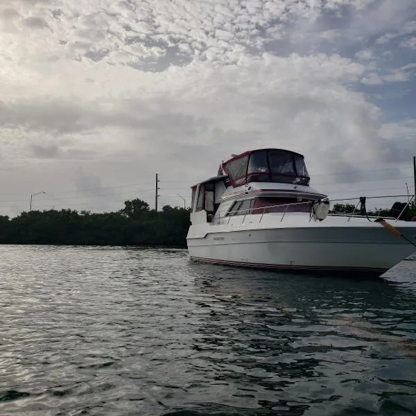 Slide: The Image of Sea Ray 440 Aft Cabin 1989 - 0