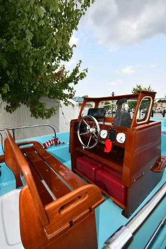 Slide: The Image of Boston Whaler 17 Montauk 1968 - 6