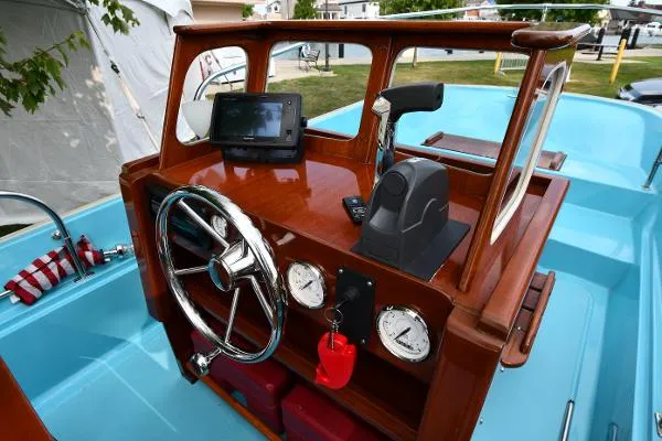 Slide: The Image of Boston Whaler 17 Montauk 1968 - 7