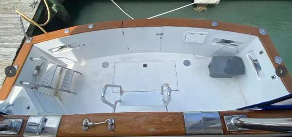 Slide: The Image of Marine Trader 47 Tradewinds Motor Yacht 1988 - 6