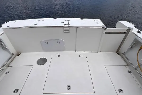 Slide: The Image of Albin 35 Command Bridge 2004 - 8