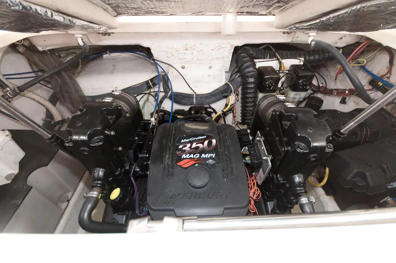 Slide: The Image of Engine compartment of 2006 Maxum 2600 SE with MerCruiser 350 MAG MPI. - 14