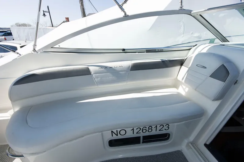 Slide: The Image of Interior of a 2006 Maxum 2600 SE boat with seating area. - 37
