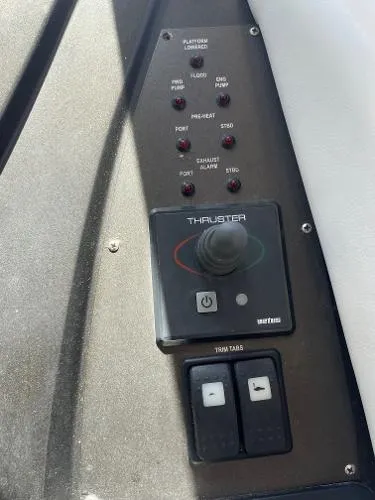Slide: The Image of Sunseeker Predator 61 2005 - 8